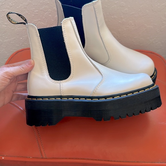 Dr Martens 2976 Smooth Leather Platform Quad Chelsea Boots in White unisex - Picture 6 of 16